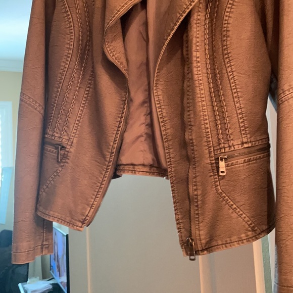Leather jacket - Picture 3 of 6